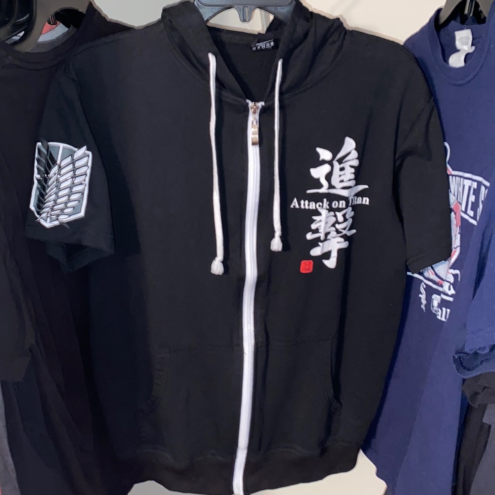 ATTACK ON TITAN AOT Hooded t shirt MEDIUM